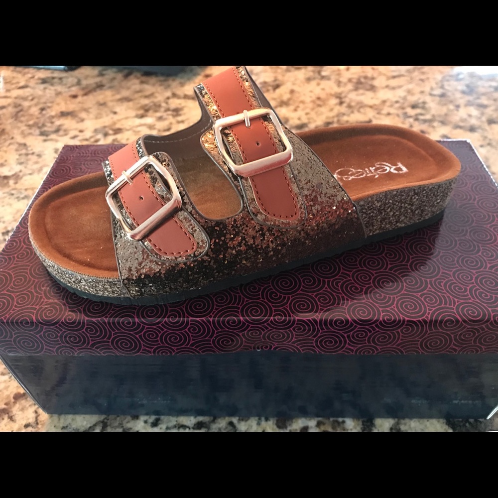 ☀️NEW☀️ NEVER WORN rose gold slip on sandals